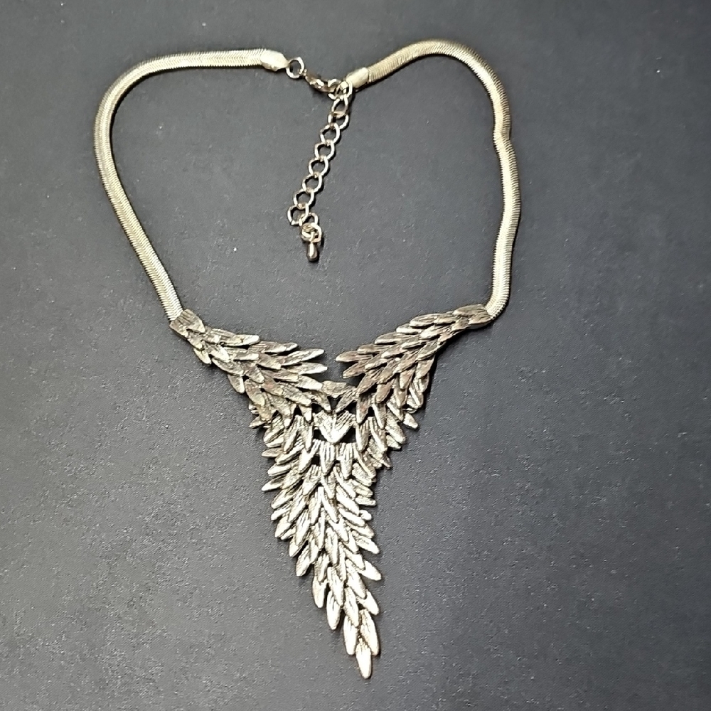 Elegant Silver Leaf Necklace